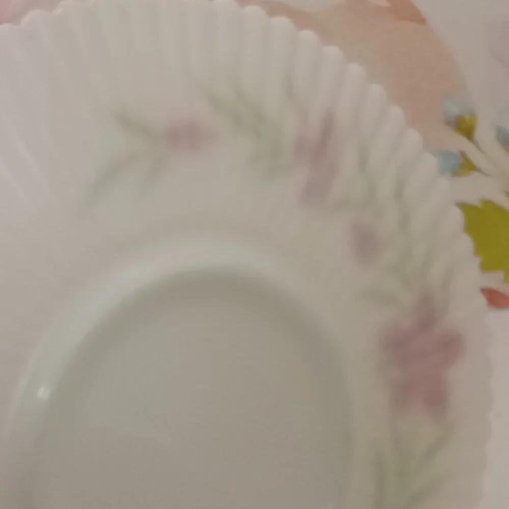 PETALWARE Milk Glass Dinner Plate Florette Pattern Vtg 11" Round - Picture 7 of 7